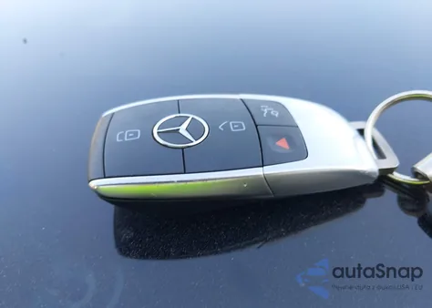 2020 Mercedes-Benz C 300 4Matic z USA, uszkodzony, nr VIN 55SWF8EB0LU326869